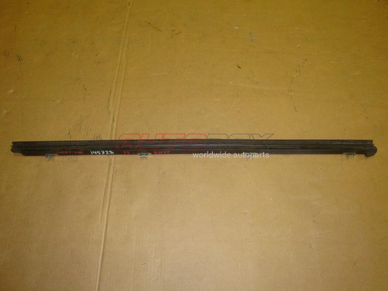 Уплотнитель Стекла Двери Camry (V40) 2006>2011