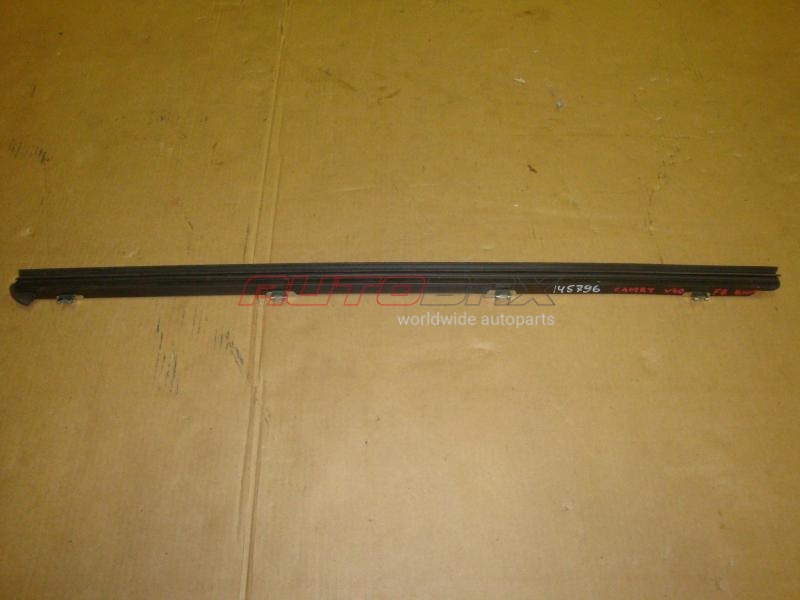 Уплотнитель Стекла Двери Camry (V40) 2006>2011